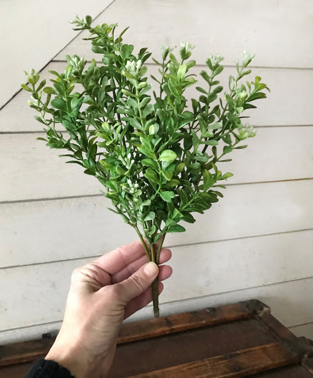 Artificial Boxwood Spray – Rustic Greenery for Vases & Centerpieces