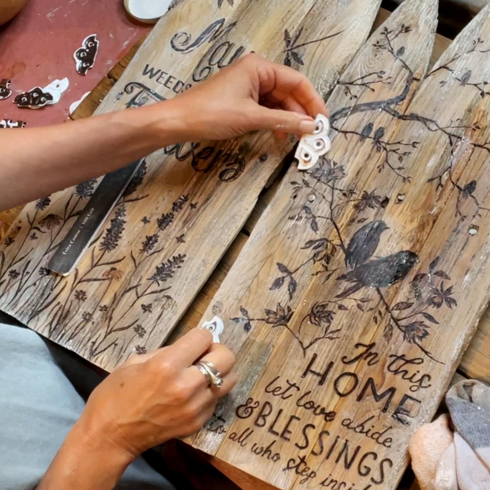 Shabby Chic Welcome Sign – Distressed Wood Farmhouse Entryway Decor