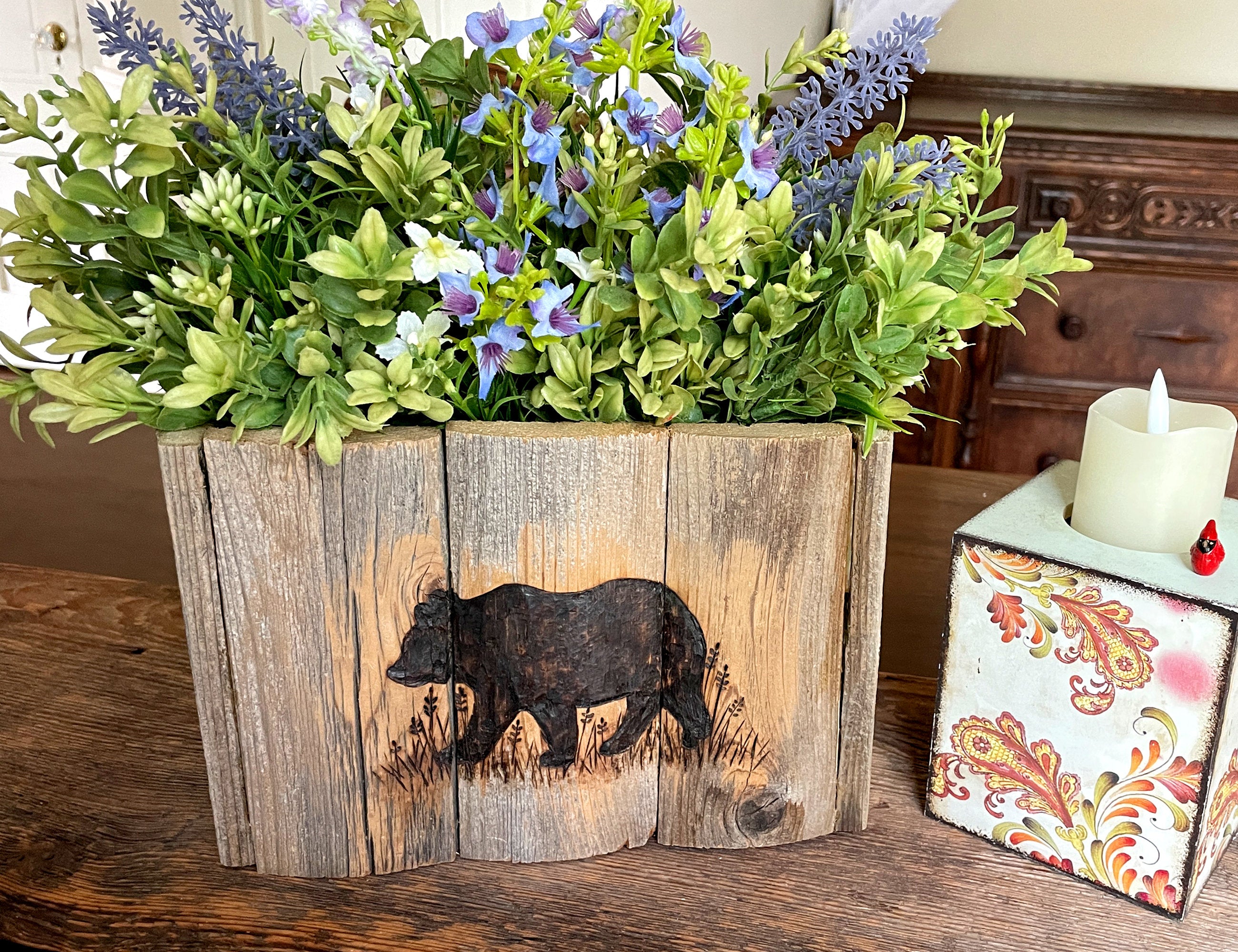 Boxwood Black Bear Wood Box Centerpiece – Rustic Woodland Decor