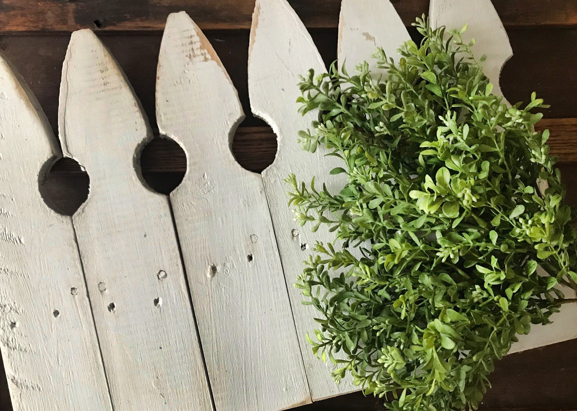 Artificial Boxwood Spray – Rustic Greenery for Vases & Centerpieces